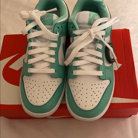 Is a brand new authentic shoes!!! Size 6.5 for woman’s - Picture 6 of 8